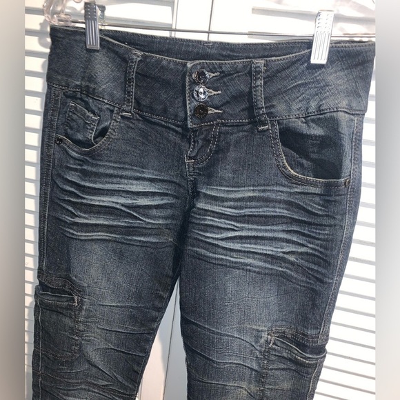Almost Famous Y2K Low Rise Skinny Destroyed Jean Women’s Jr Size 9 - Picture 5 of 7